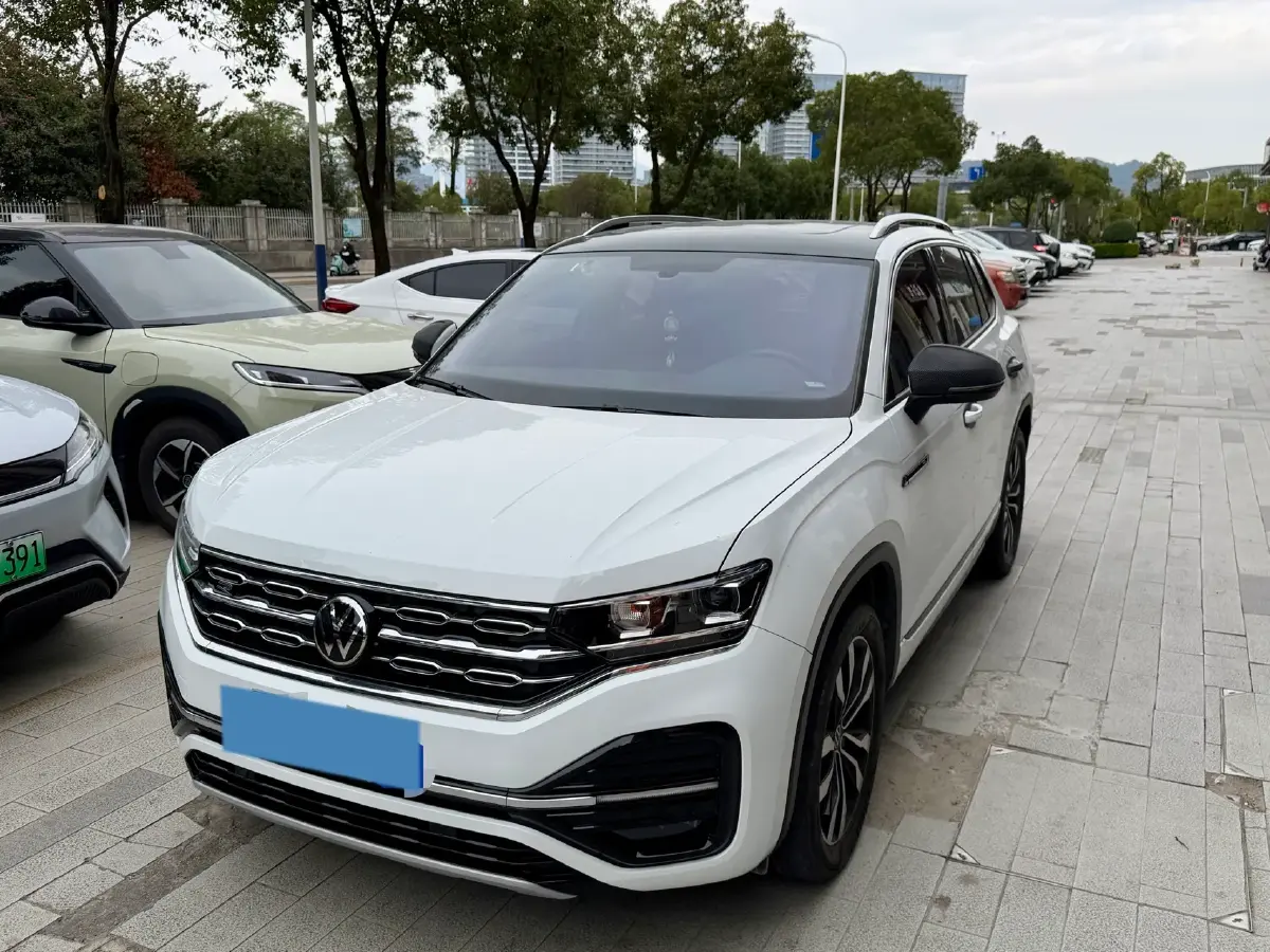 2023 Volkswagen Tayron 2.0T 220HP L4 7DCT