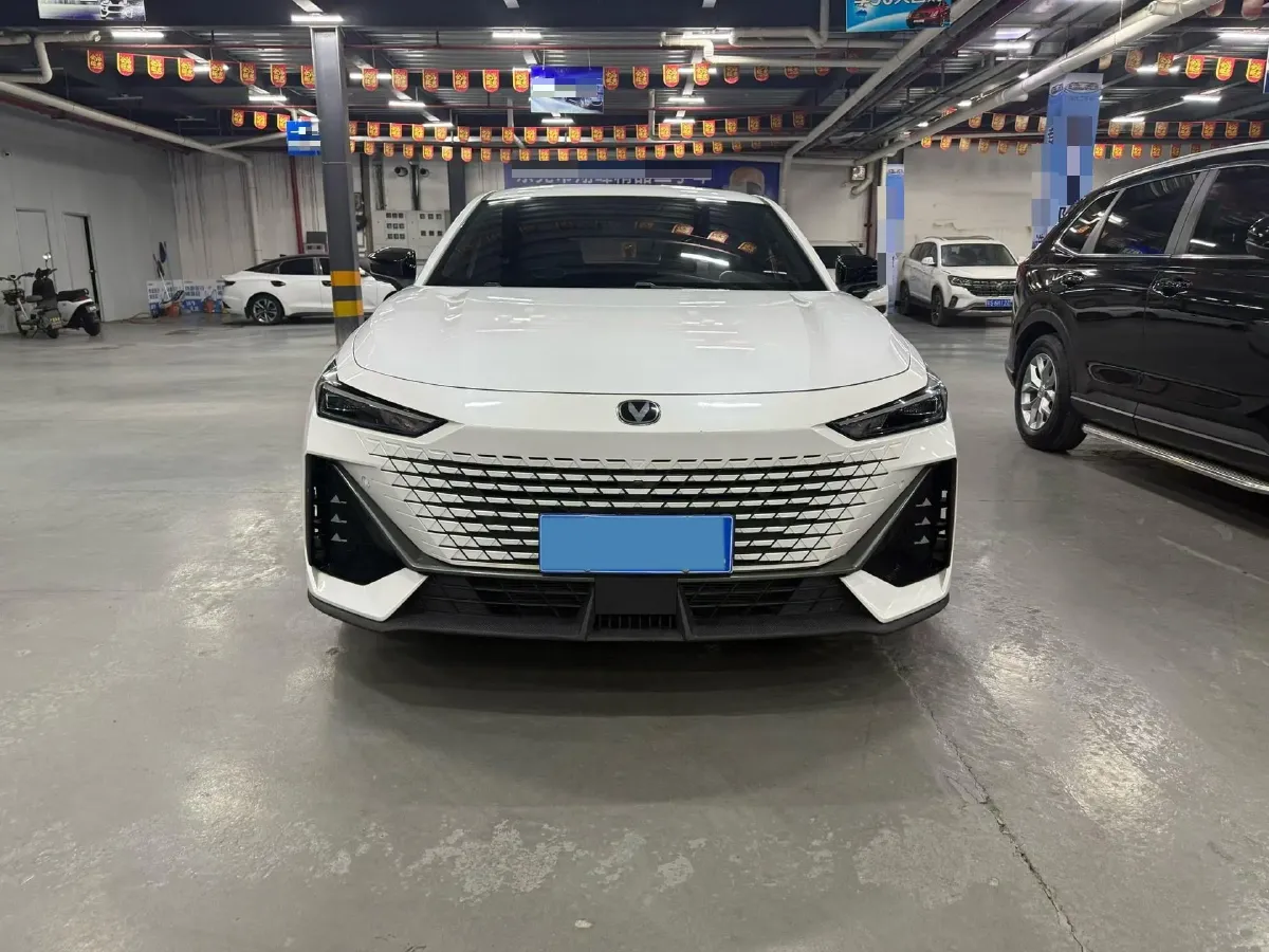 2023 ChangAn UNI-V 1.5T 188HP L4 7DCT,autocango,china used car exporter,china ev exporter,chinese used car exporter,chinese used ev exporter