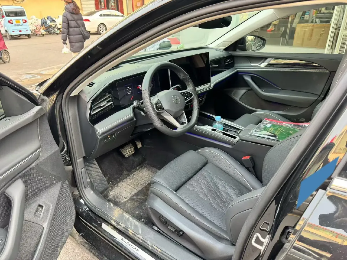 2024 Volkswagen Magotan 2.0T 220HP L4 7DCT,autocango,china used car exporter,china ev exporter,chinese used car exporter,chinese used ev exporter