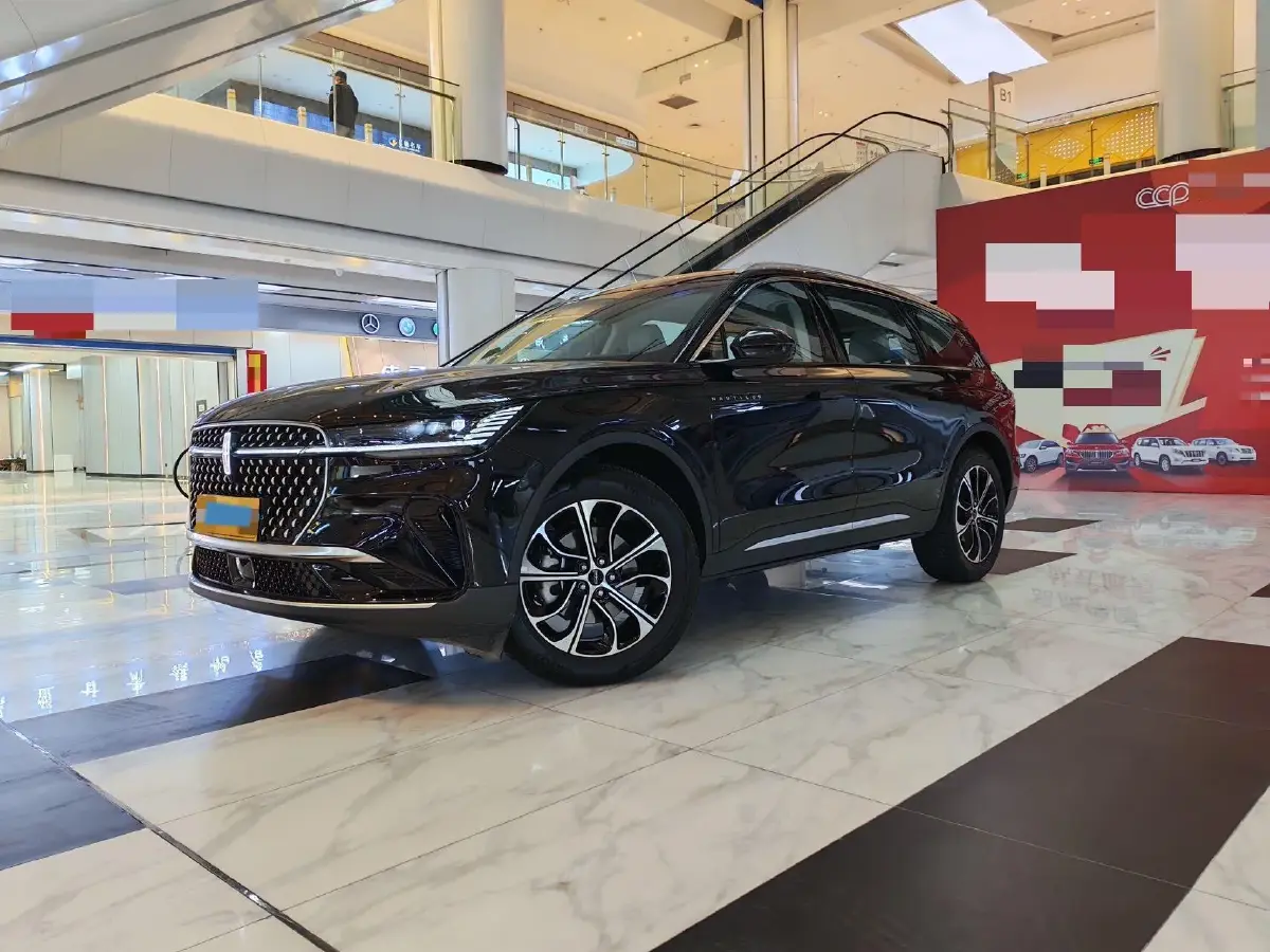 2025 Lincoln Nautilus 2.0T 261HP L4 8AT