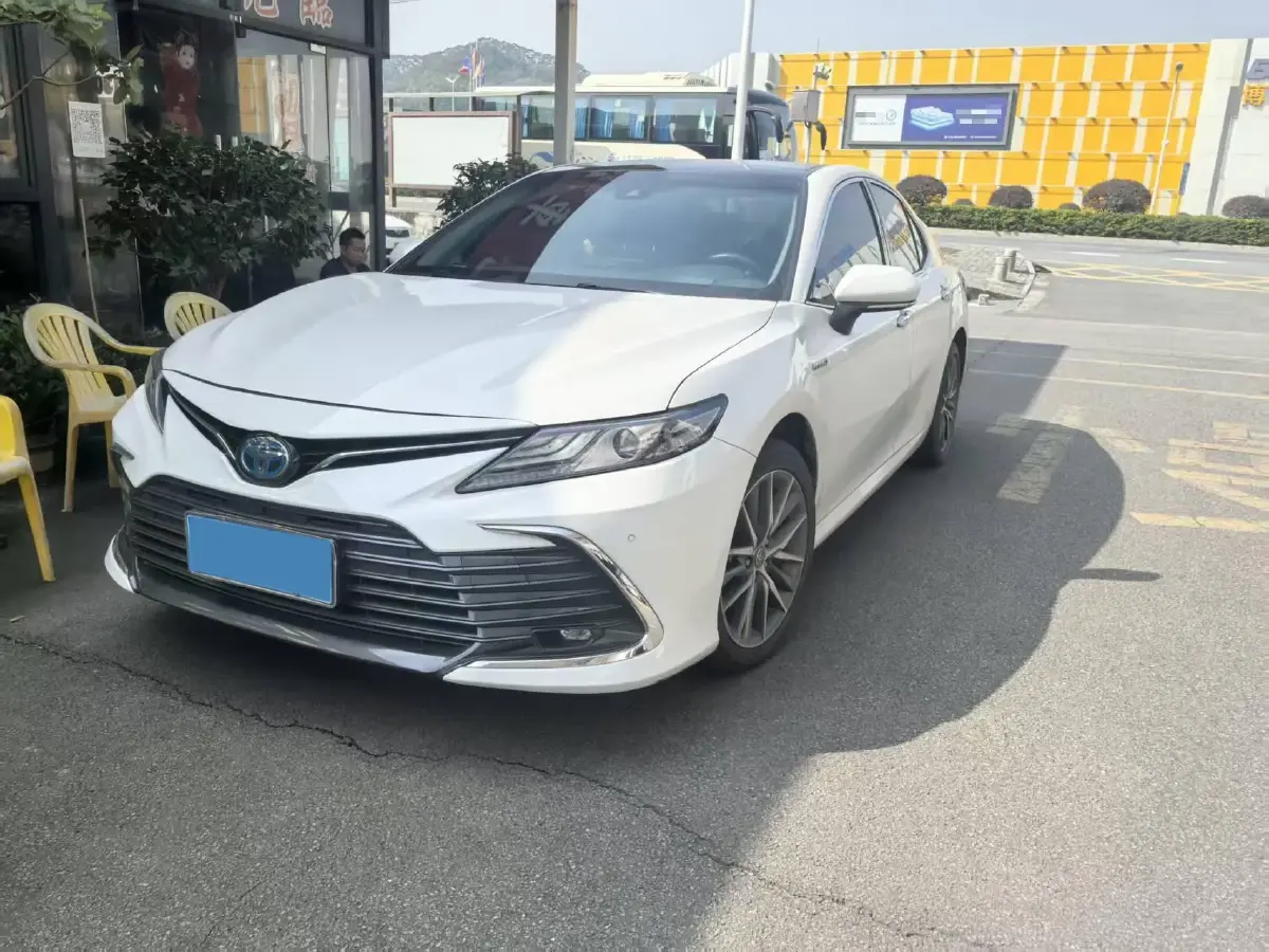 2021 Toyota Camry 2.5L 178HP L4 E-CVT Hybrid