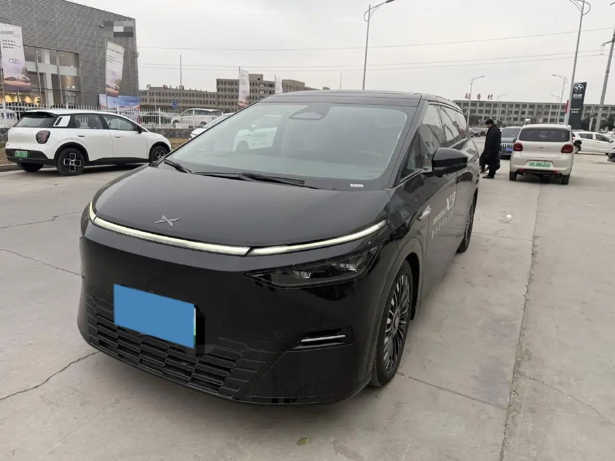 2025 Xpeng X9 BEV