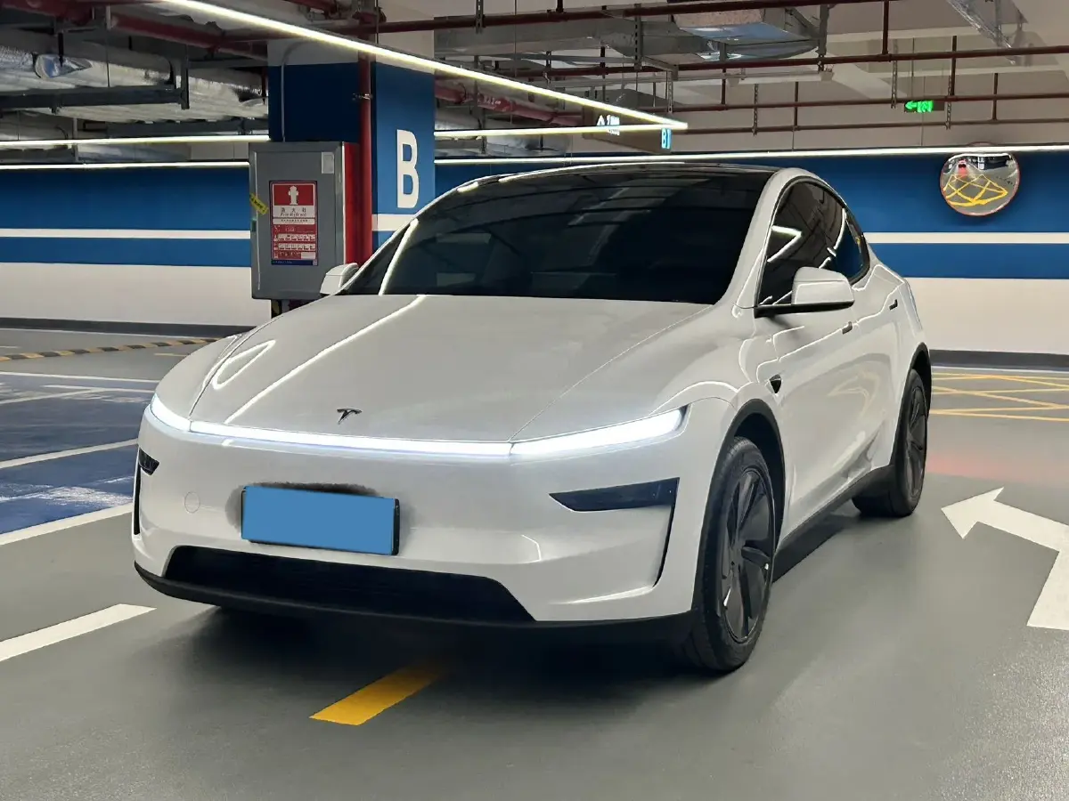 2025 Tesla Model Y BEV 62.5KWH