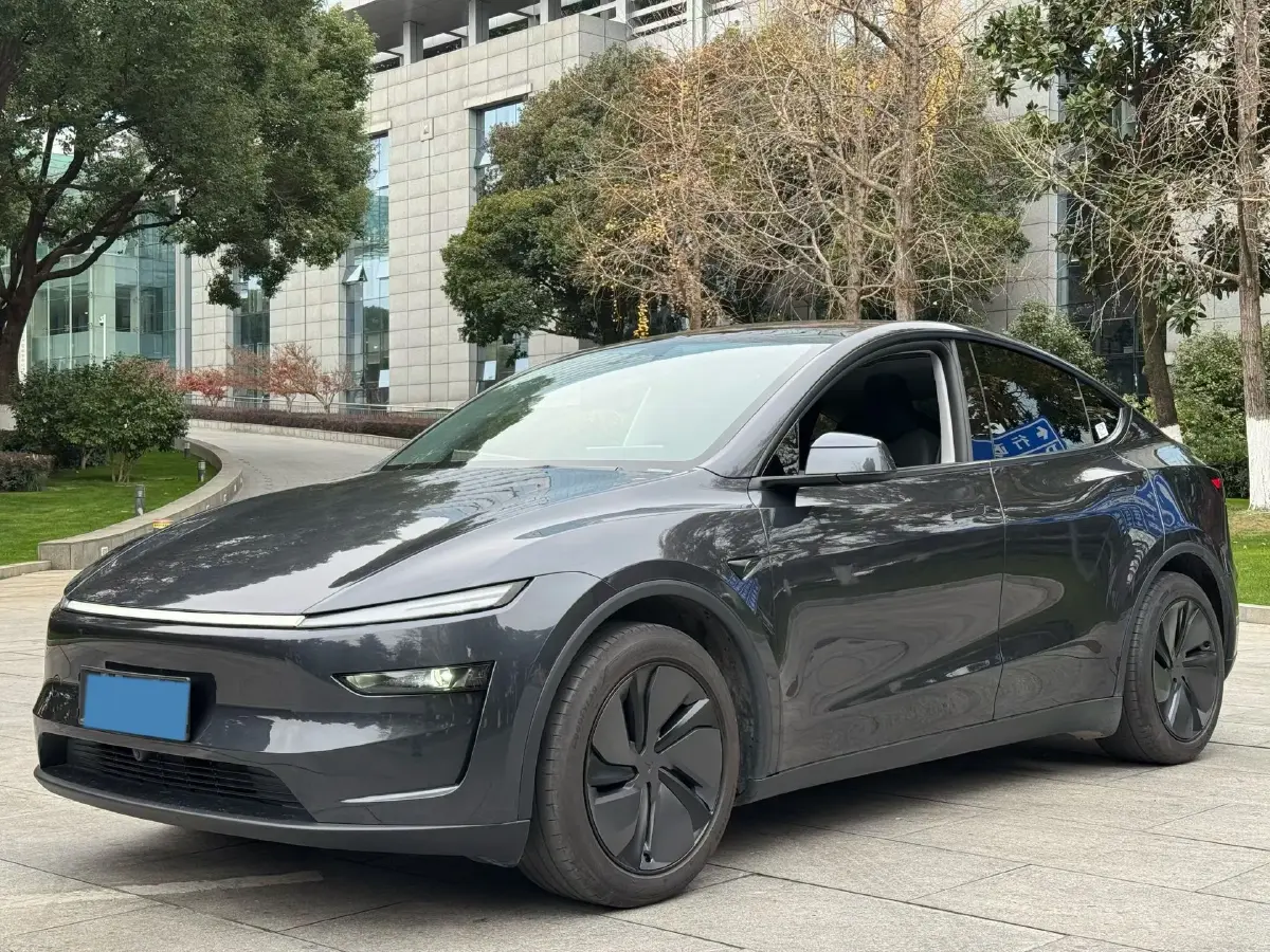 2025 Tesla Model Y BEV 62.5KWH