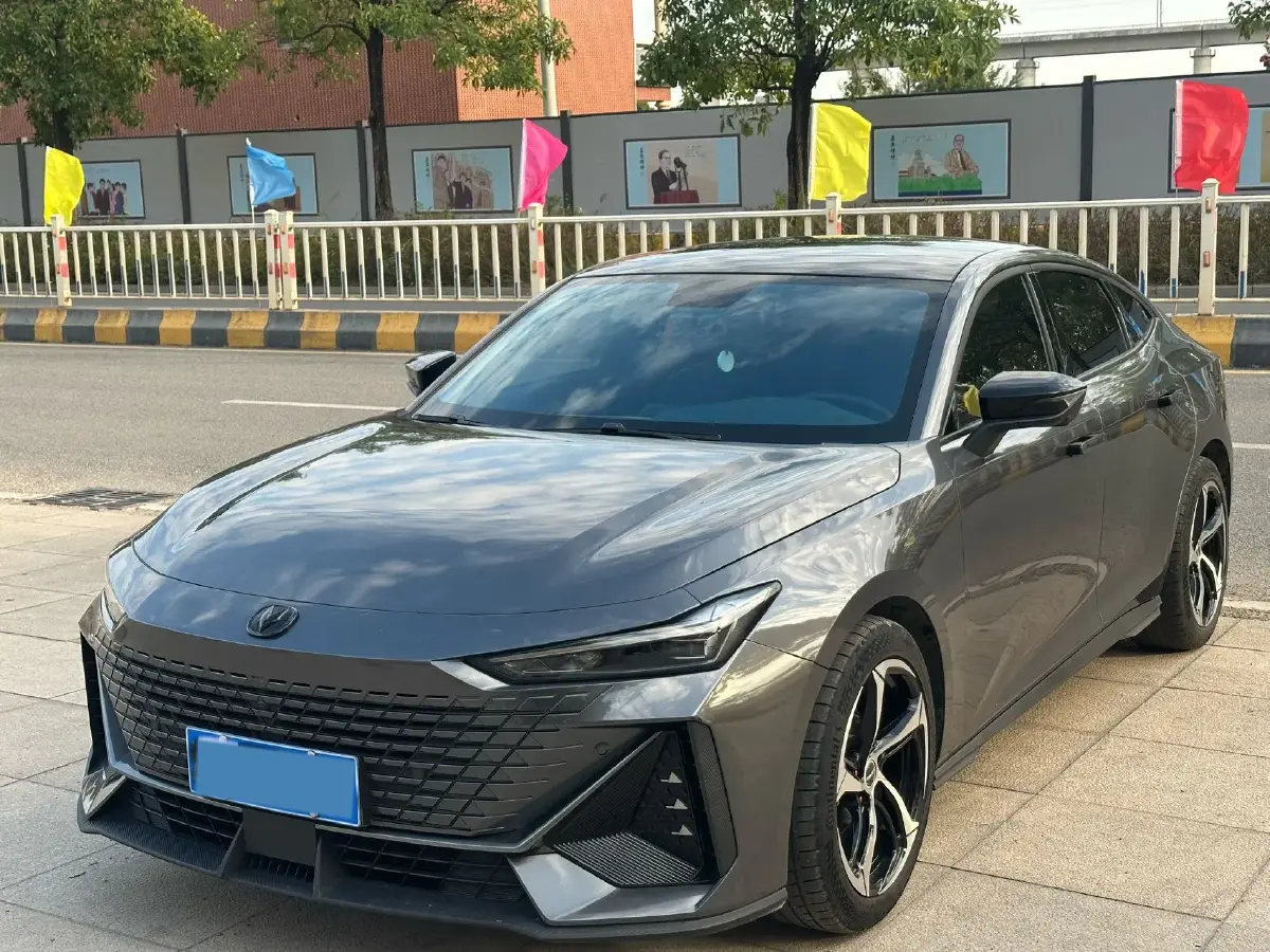 2022 ChangAn UNI-V 1.5T 188HP L4 7DCT