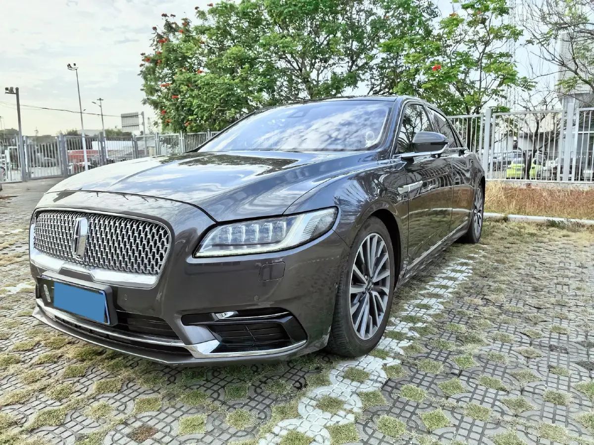 2017 Lincoln Continental 2.0T 261HP L4 6AT