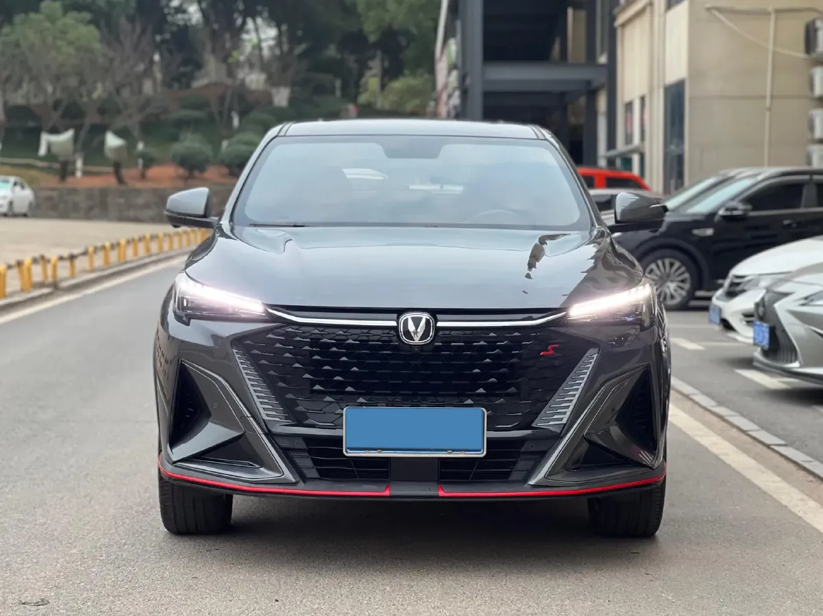 2024 ChangAn X5 PLUS 1.5T 188HP L4 7DCT,autocango,china used car exporter,china ev exporter,chinese used car exporter,chinese used ev exporter