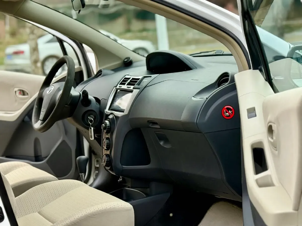 2011 Toyota Yaris 1.6L 118HP L4 4AT,autocango,china used car exporter,china ev exporter,chinese used car exporter,chinese used ev exporter