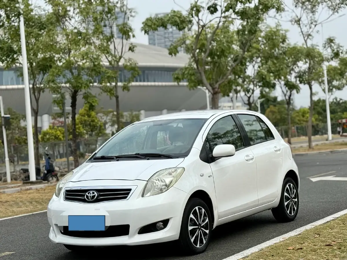 2011 Toyota Yaris 1.6L 118HP L4 4AT