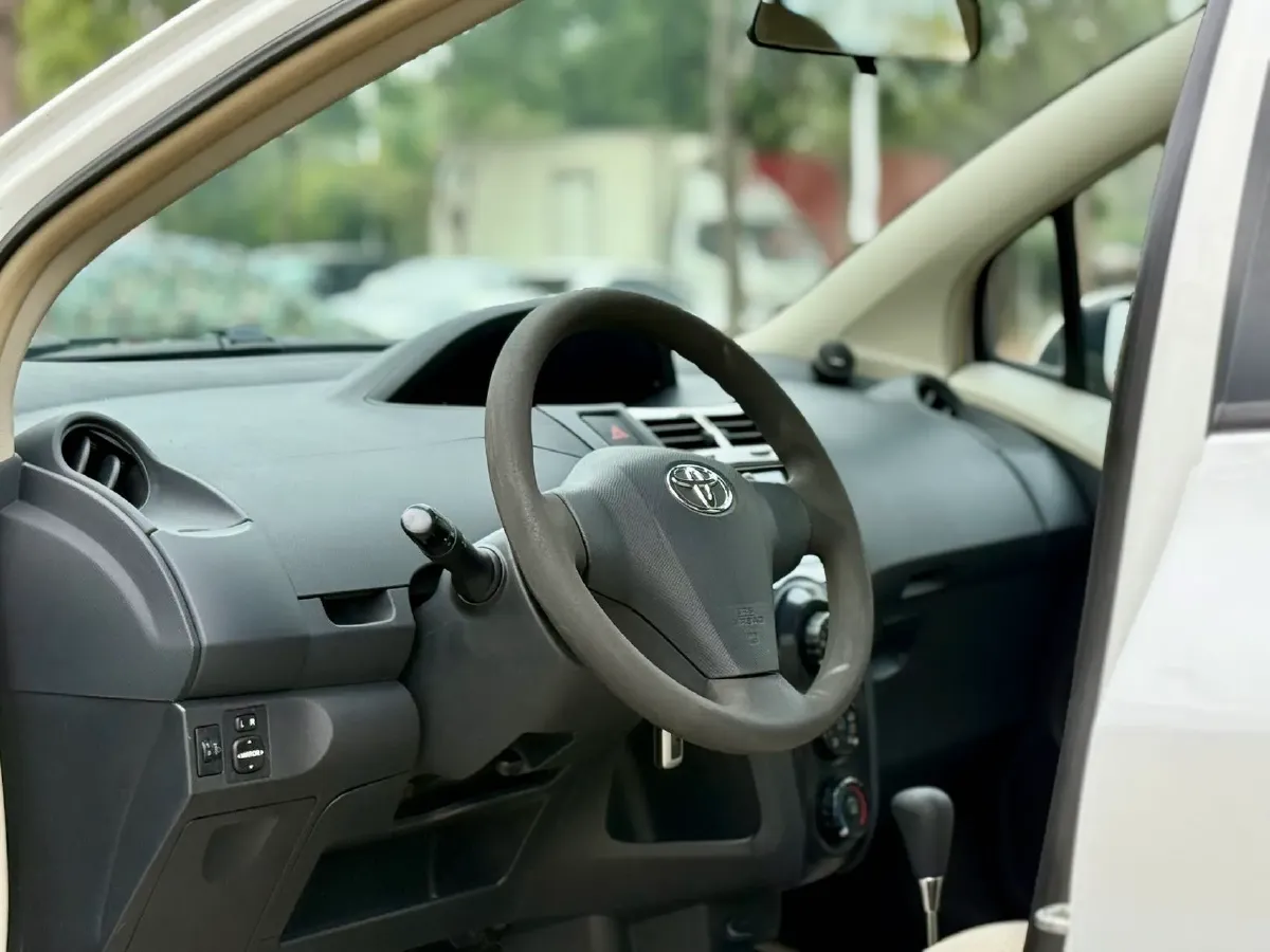 2011 Toyota Yaris 1.6L 118HP L4 4AT,autocango,china used car exporter,china ev exporter,chinese used car exporter,chinese used ev exporter