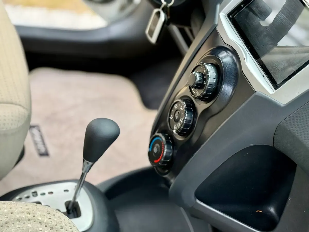 2011 Toyota Yaris 1.6L 118HP L4 4AT,autocango,china used car exporter,china ev exporter,chinese used car exporter,chinese used ev exporter