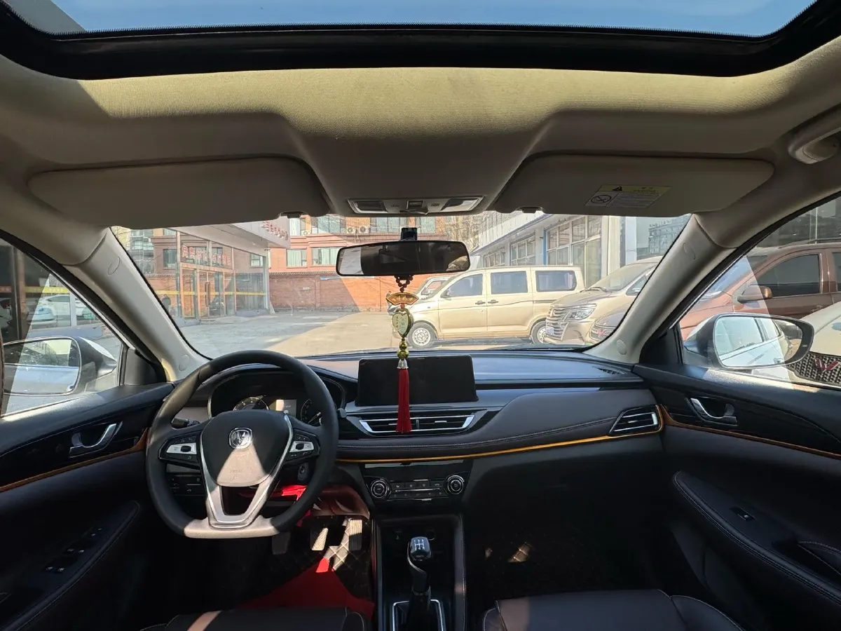 2019 ChangAn Eado DT 1.6L 125HP L4 5MT,autocango,china used car exporter,china ev exporter,chinese used car exporter,chinese used ev exporter