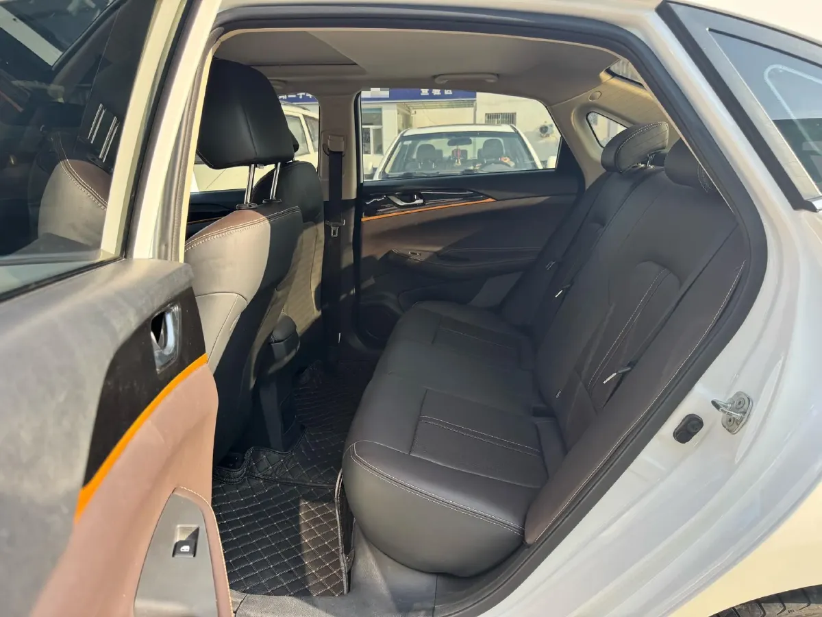 2019 ChangAn Eado DT 1.6L 125HP L4 5MT,autocango,china used car exporter,china ev exporter,chinese used car exporter,chinese used ev exporter