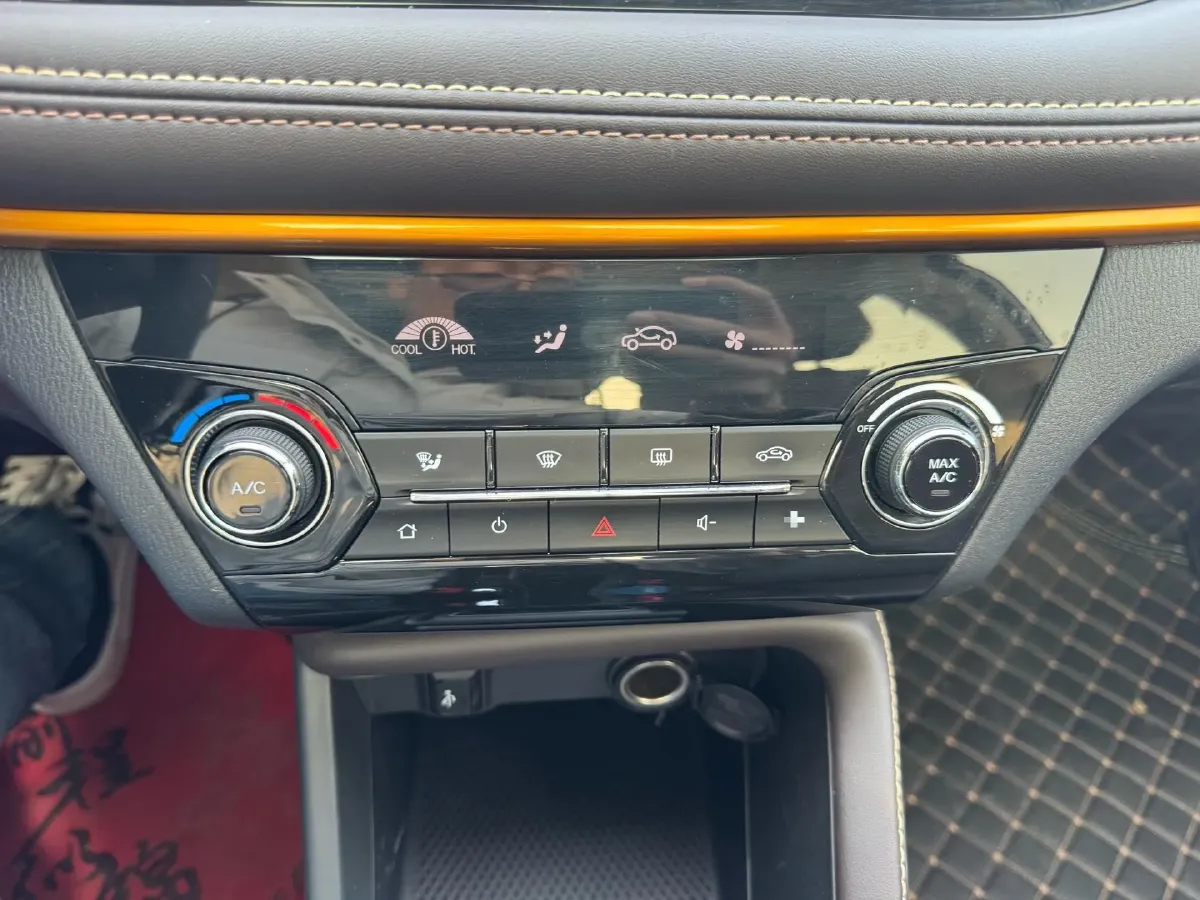 2019 ChangAn Eado DT 1.6L 125HP L4 5MT,autocango,china used car exporter,china ev exporter,chinese used car exporter,chinese used ev exporter