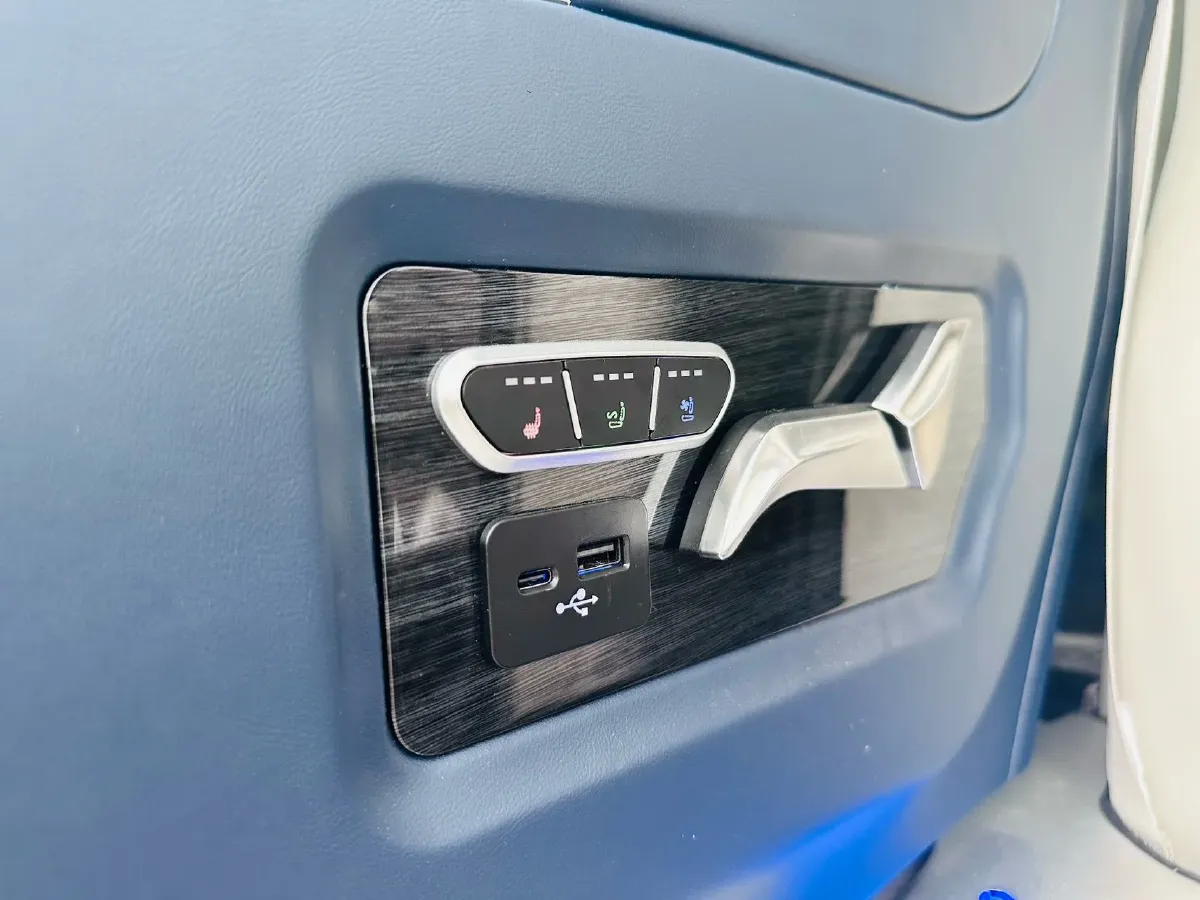 2023 Buick GL8 2.0T 237HP L4 9AT,autocango,china used car exporter,china ev exporter,chinese used car exporter,chinese used ev exporter