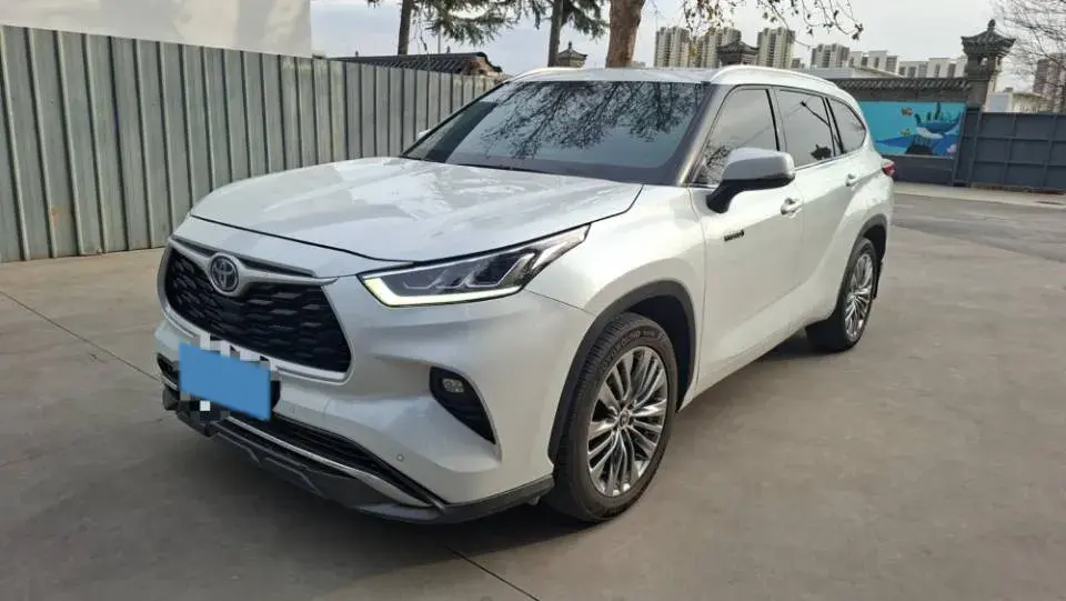 2022 Toyota Highlander 2.5L 192HP L4 E-CVT Hybrid