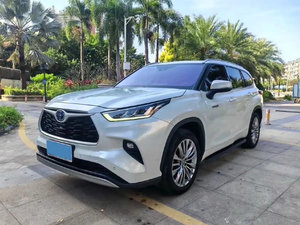 2022 Toyota Highlander 2.5L 192HP L4 E-CVT Hybrid