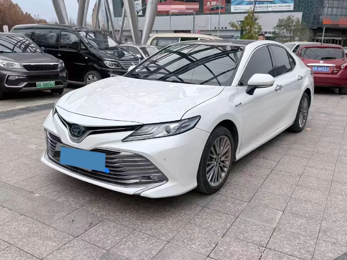 2019 Toyota Camry 2.5L 178HP L4 E-CVT Hybrid