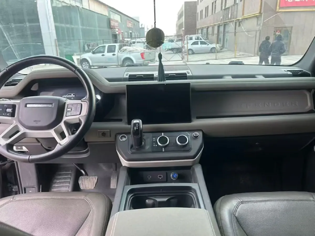 2024 Land Rover Defender 3.0T 400HP L6 8AT,autocango,china used car exporter,china ev exporter,chinese used car exporter,chinese used ev exporter