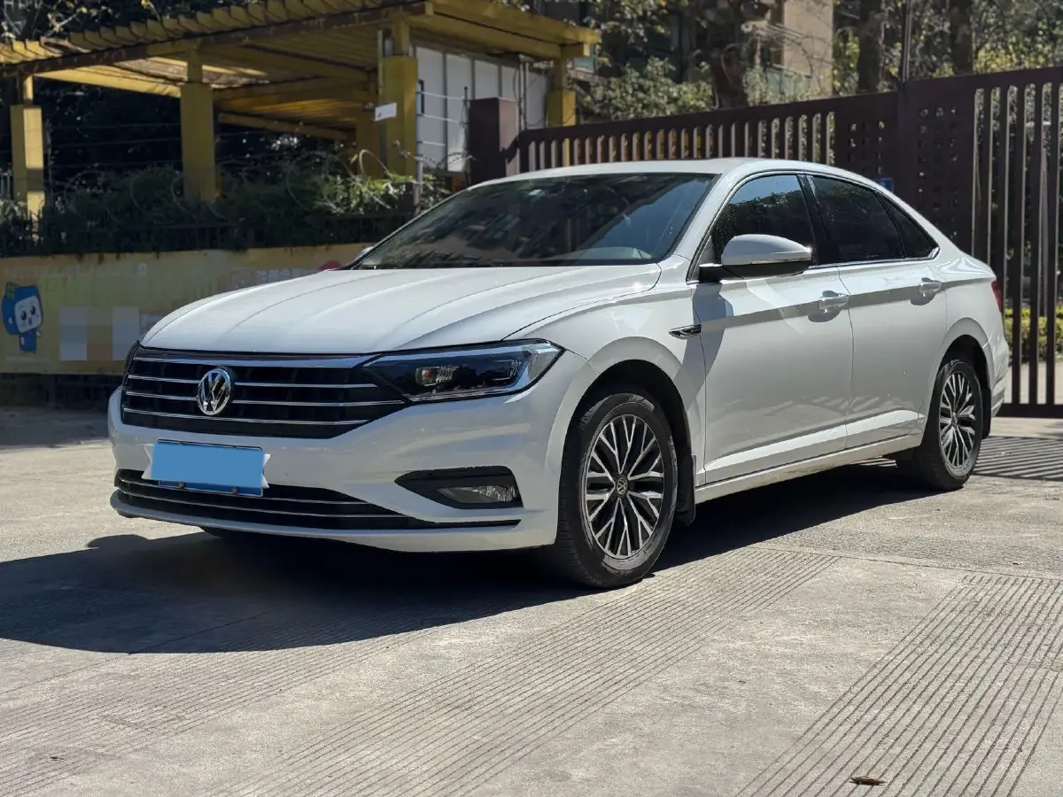 2021 Volkswagen Sagitar 1.2T 116HP L4 7DCT