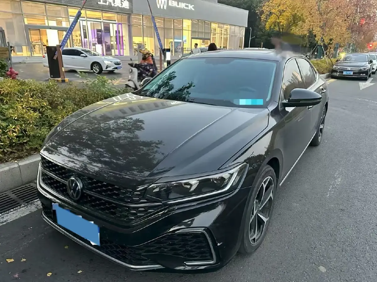 2024 Volkswagen Passat 2.0T 186HP L4 7DCT