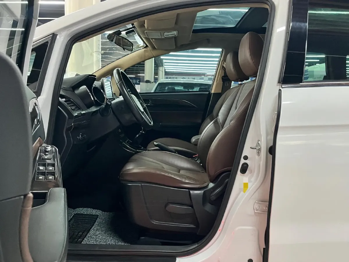 2017 LiFan XuanLang 1.8L 133HP L4 5MT,autocango,china used car exporter,china ev exporter,chinese used car exporter,chinese used ev exporter