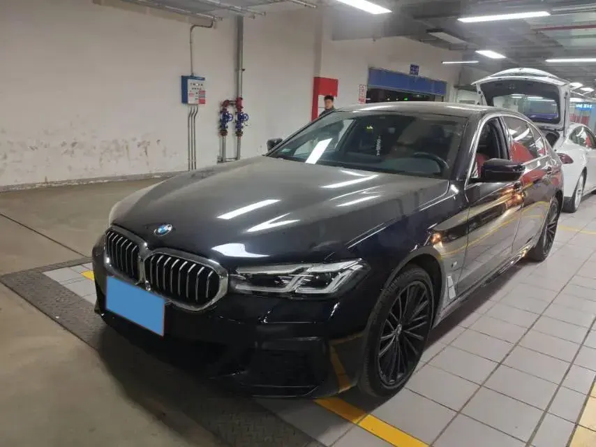 2022 BMW 5 Series 2.0T 252HP L4 8AT