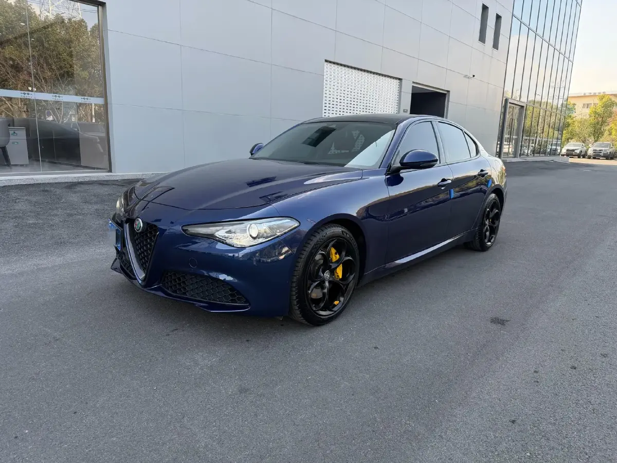 2020 Alfa Romeo Giulia 2.0T 280HP L4 8AT