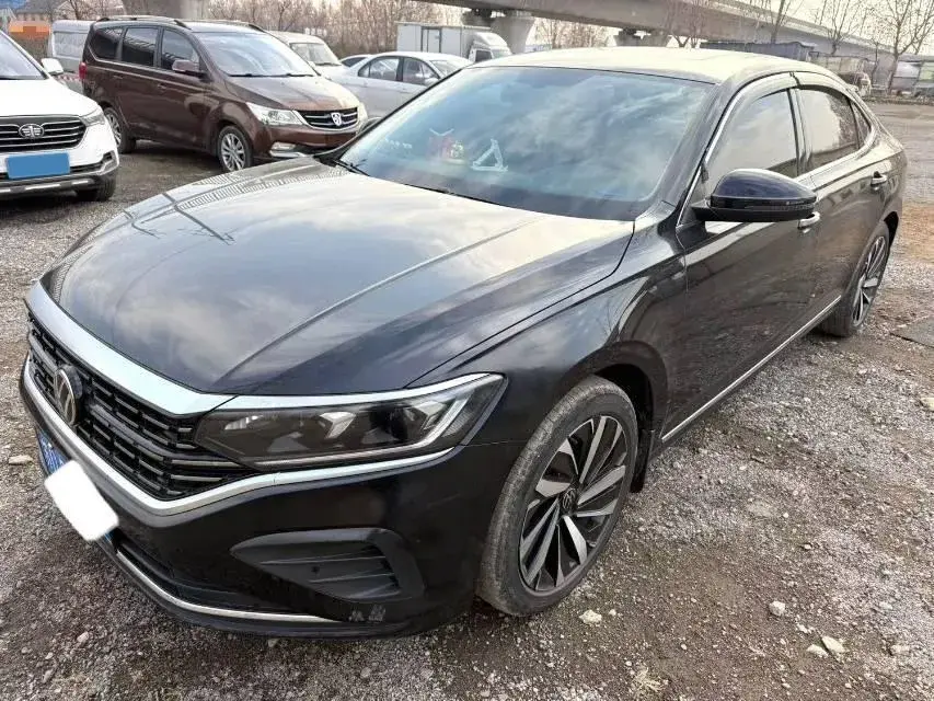 2024 Volkswagen Passat 2.0T 220HP L4 7DCT