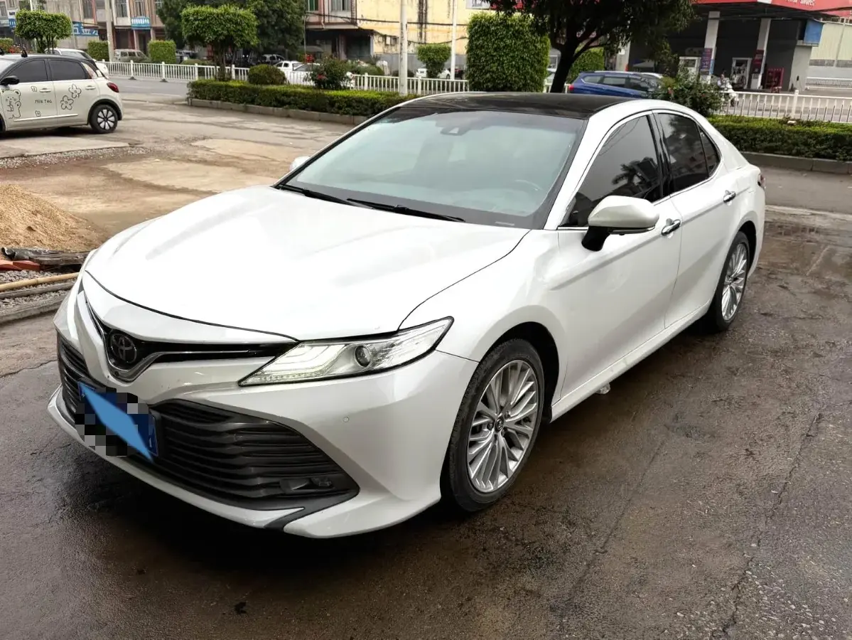 2018 Toyota Camry 2.5L 209HP L4 8AT