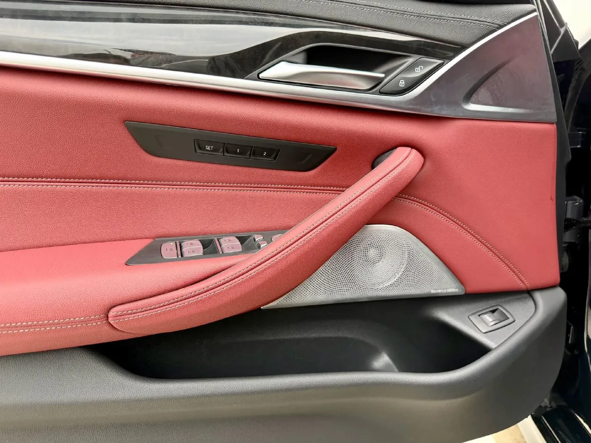 2022 BMW 5 Series 2.0T 184HP L4 8AT,autocango,china used car exporter,china ev exporter,chinese used car exporter,chinese used ev exporter