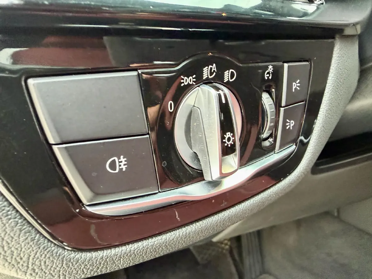 2022 BMW 5 Series 2.0T 184HP L4 8AT,autocango,china used car exporter,china ev exporter,chinese used car exporter,chinese used ev exporter