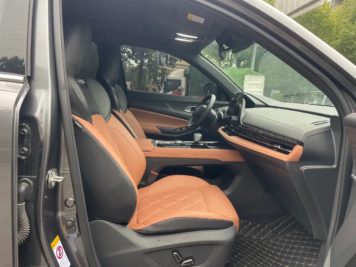 2023 Venucia VX6 BEV 62KWH,autocango,china used car exporter,china ev exporter,chinese used car exporter,chinese used ev exporter