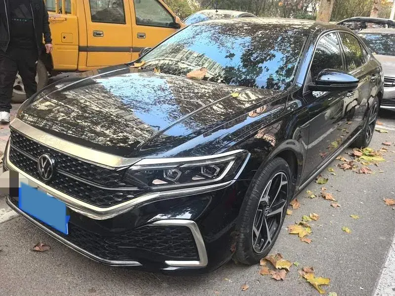 2023 Volkswagen Passat 2.0T 186HP L4 7DCT