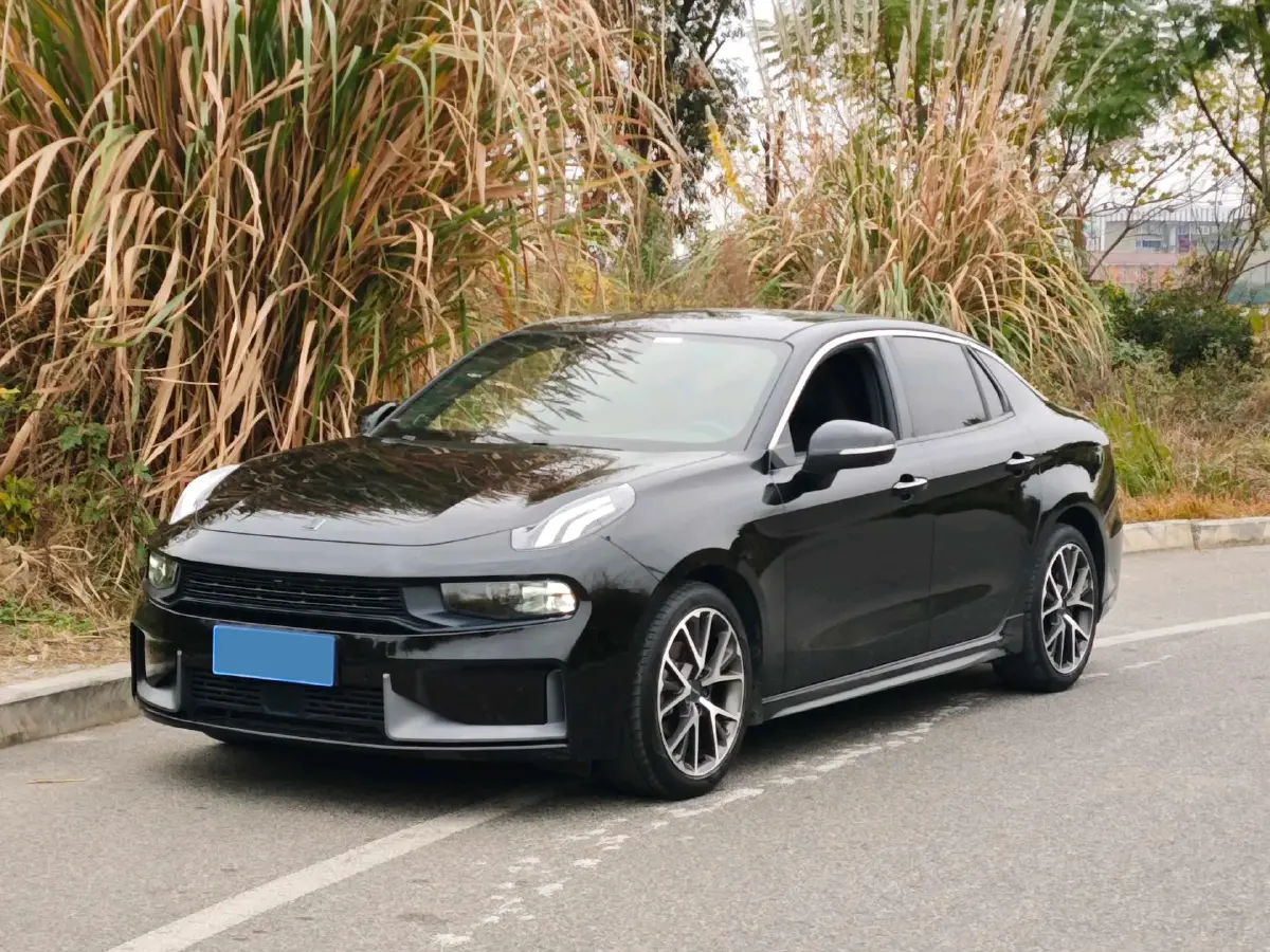 2019 LYNK&CO 03 2.0T 190HP L4 6AT