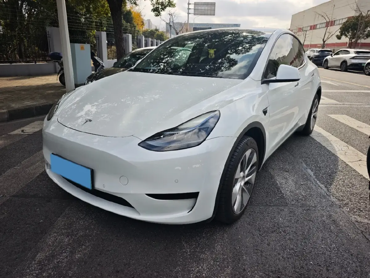 2022 Tesla Model Y BEV 60KWH