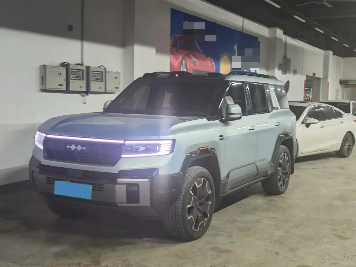 2025 FangChengBao Bao 8 2.0T 245HP L4 E-CVT PHEV 36.8KWH