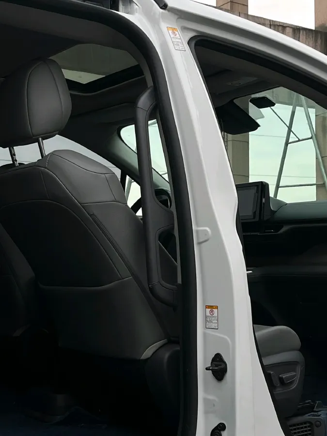 2023 Toyota Sienna 2.5L 189HP L4 E-CVT Hybrid,autocango,china used car exporter,china ev exporter,chinese used car exporter,chinese used ev exporter