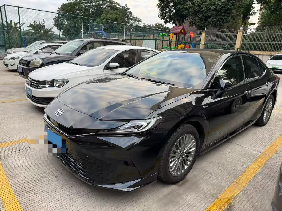 2024 Toyota Camry 2.0L 152HP L4 E-CVT Hybrid