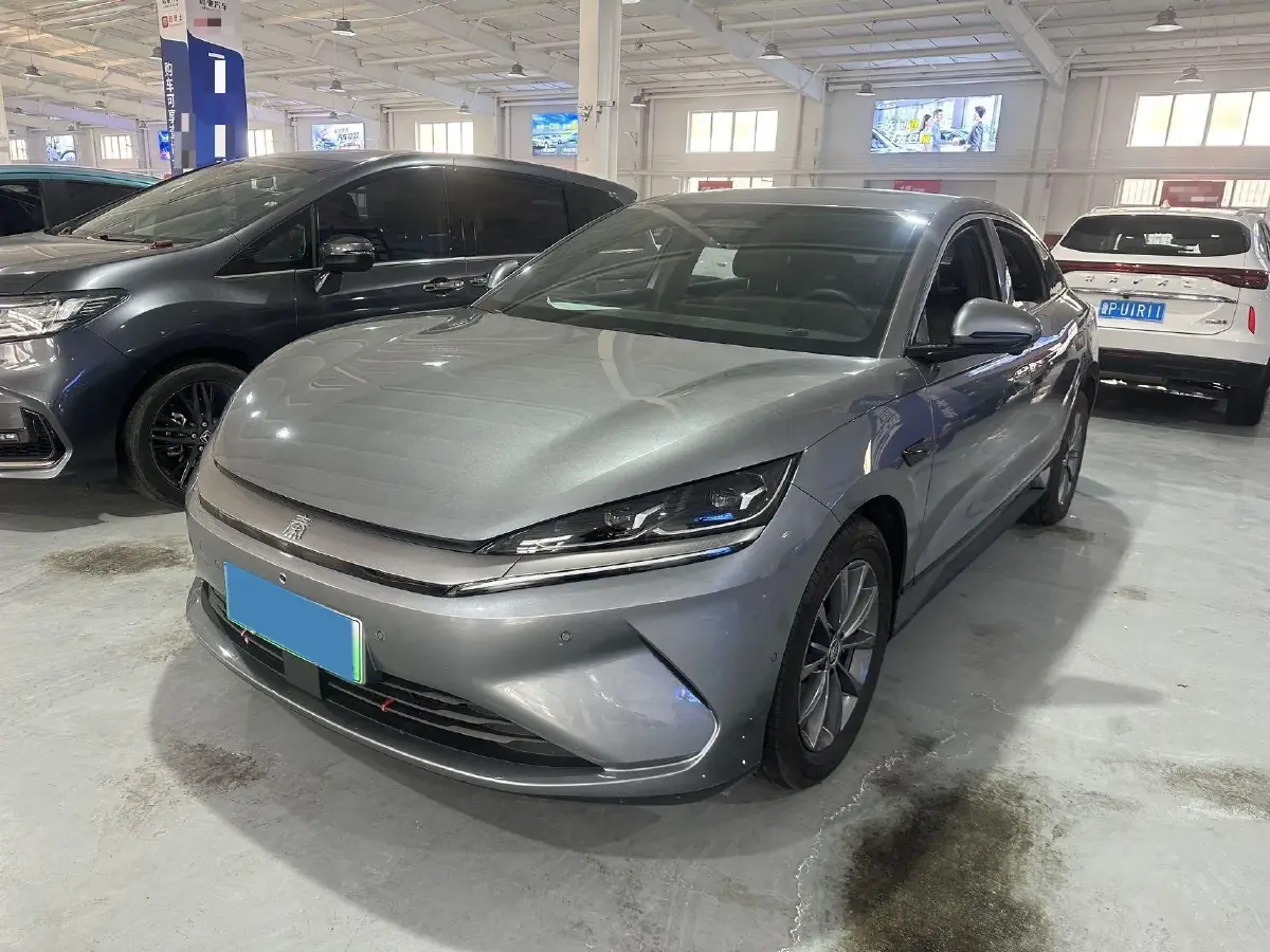 2025 BYD QinL BEV
