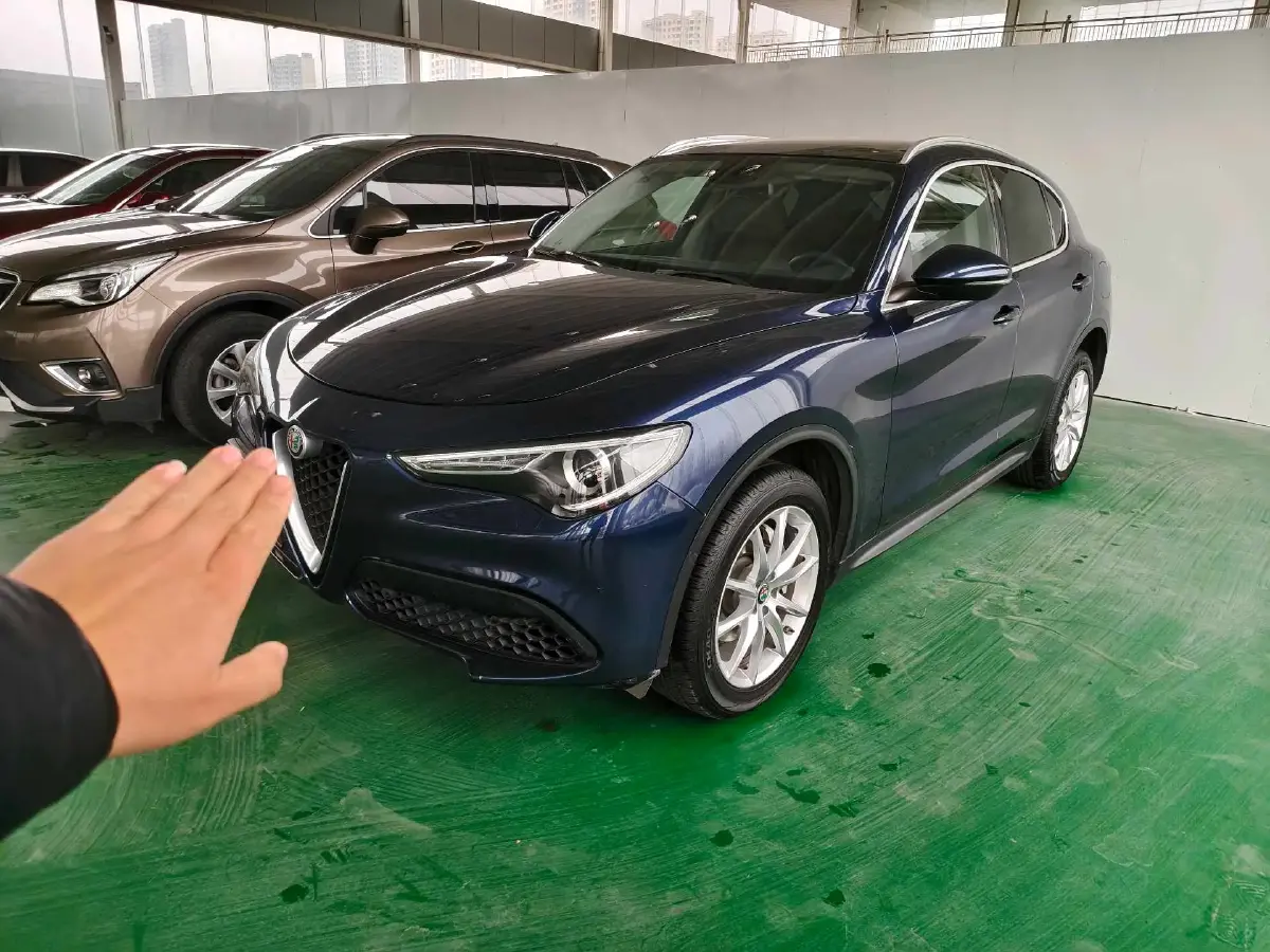 2017 Jaguar XE 2.0T 240HP L4 8AT