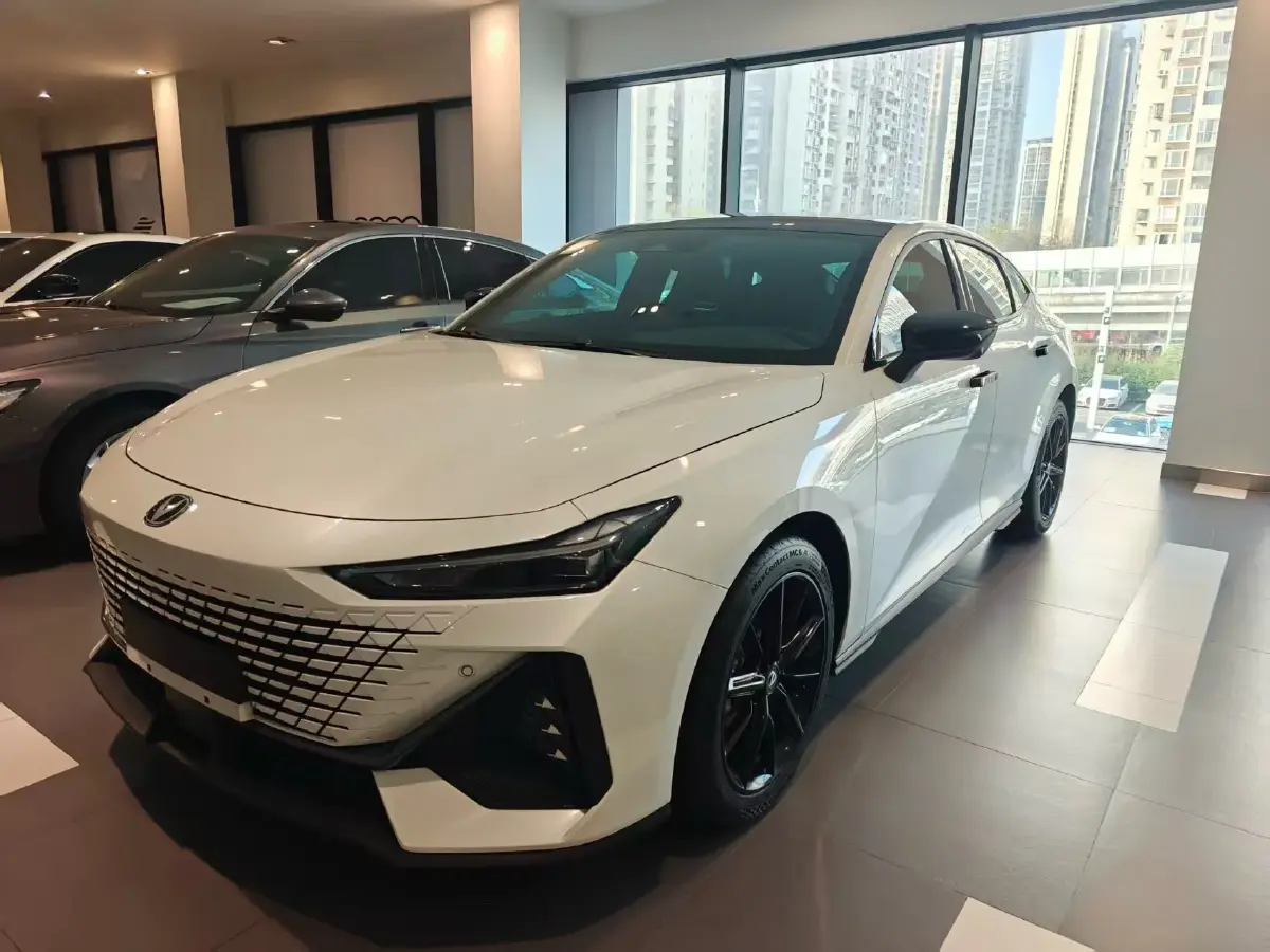 2023 ChangAn UNI-V 1.5T 188HP L4 7DCT