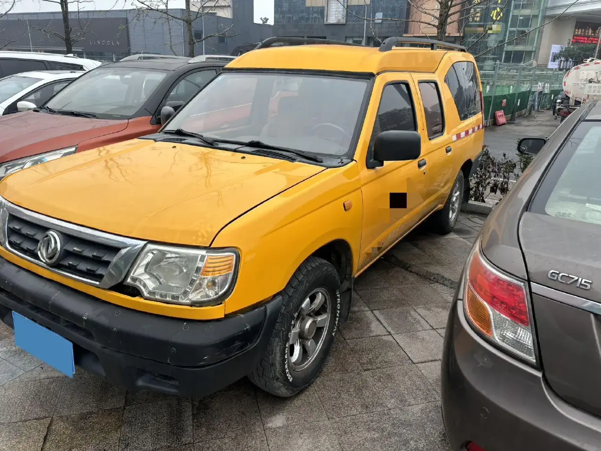 2013 Dongfeng RuiQi MPV 2.4L 139HP L4 5MT