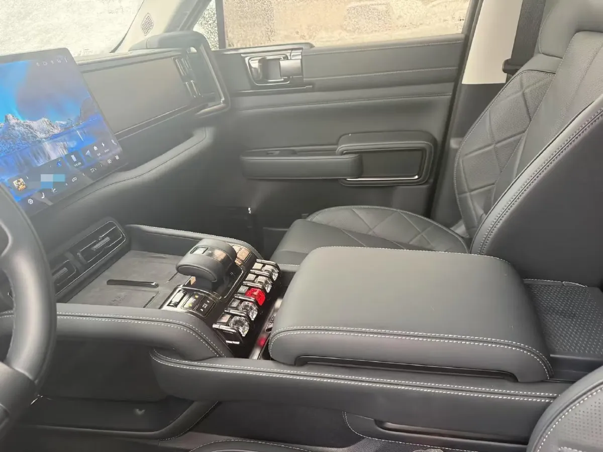 2025 FangChengBao Bao 5 1.5T 194HP L4 E-CVT PHEV 31.8KWH,autocango,china used car exporter,china ev exporter,chinese used car exporter,chinese used ev exporter