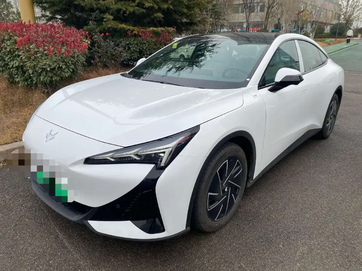 2025 ARCFOX αS5 BEV