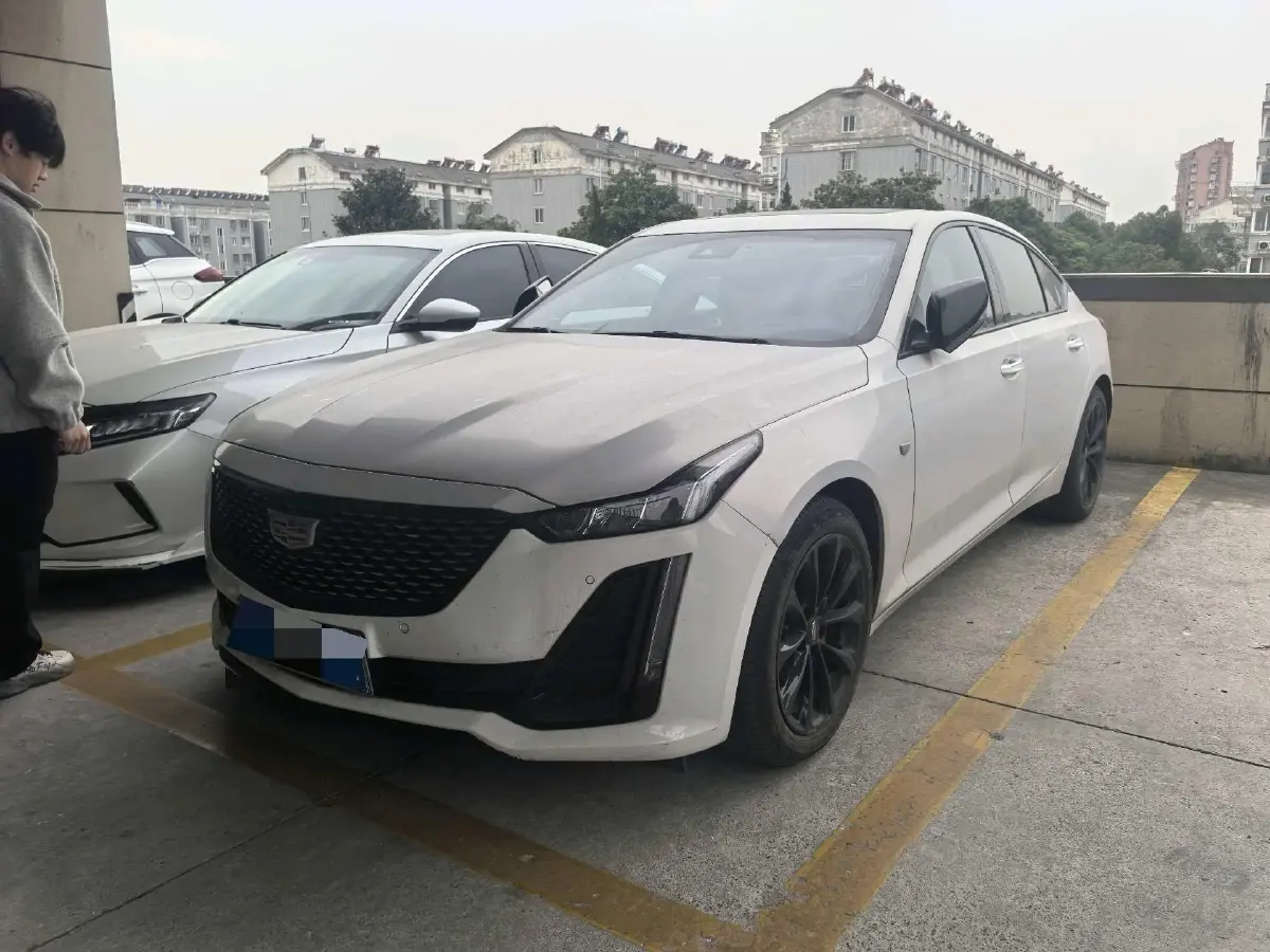 2022 Cadillac CT5 2.0T 237HP L4 10AT