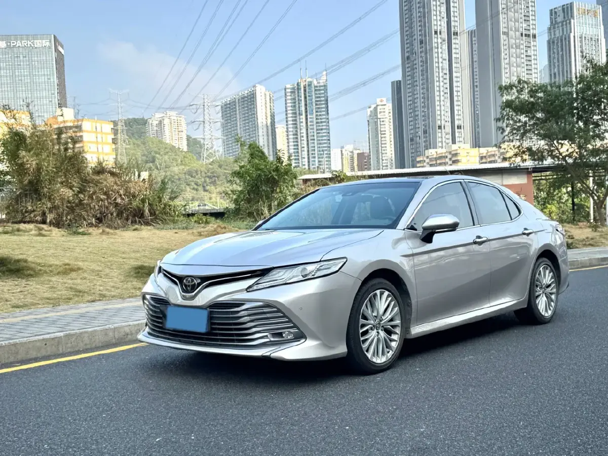 2019 Toyota Camry 2.5L 209HP L4 8AT