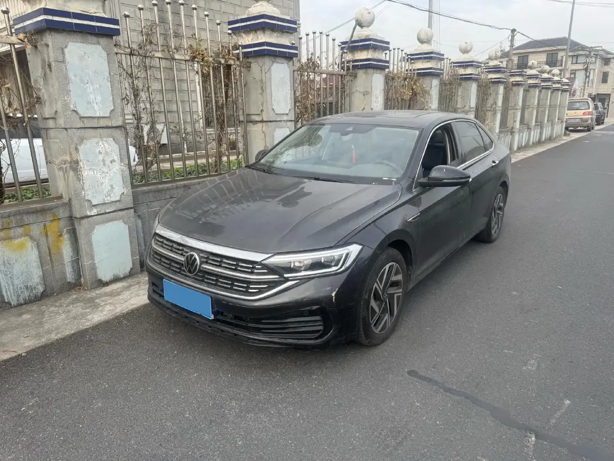 2023 Volkswagen Sagitar 1.5T 160HP L4 7DCT