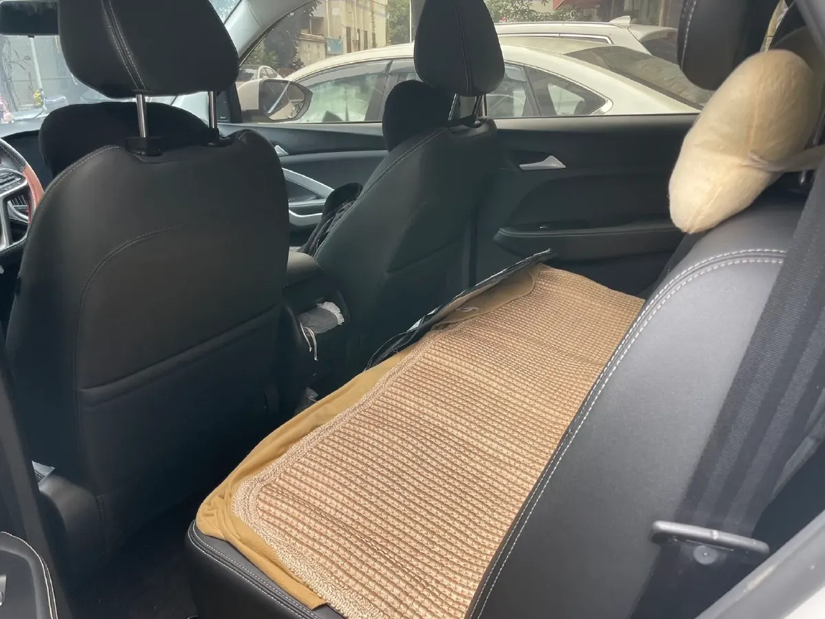 2021 BaoJun 530 1.5T 147HP L4 CVT,autocango,china used car exporter,china ev exporter,chinese used car exporter,chinese used ev exporter