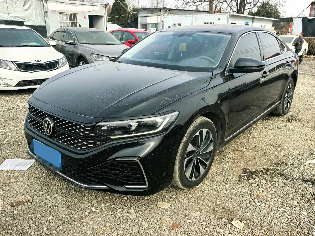 2023 Volkswagen Passat 2.0T 186HP L4 7DCT